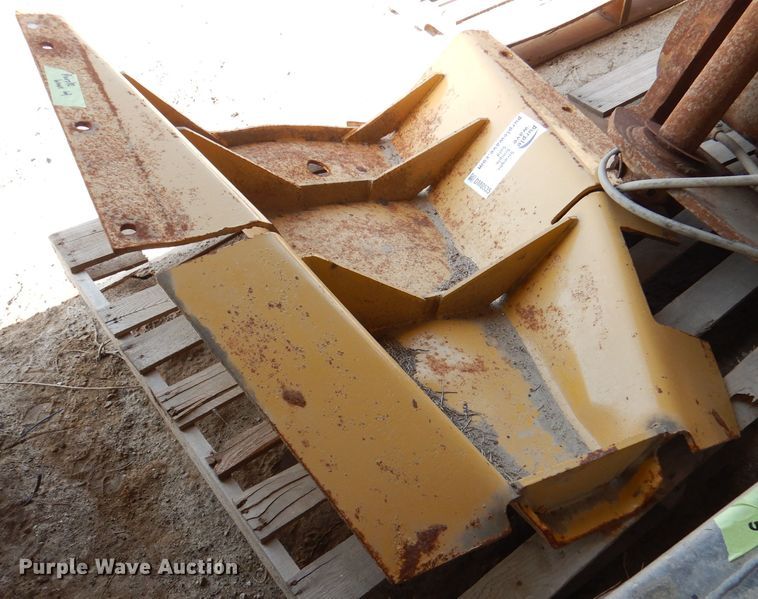 image for item DM0535 Caterpillar D7  skid plate