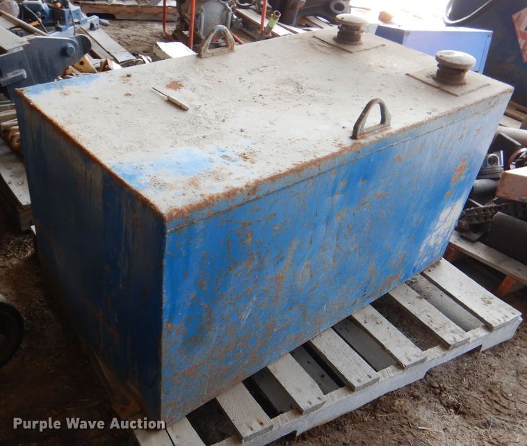 image for item DM0542 (2) fuel tanks