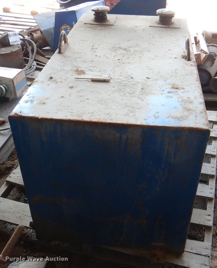 image for item DM0542 (2) fuel tanks