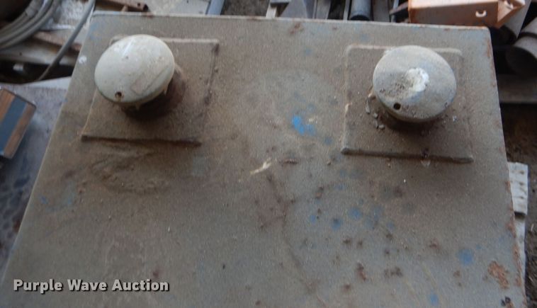 image for item DM0542 (2) fuel tanks