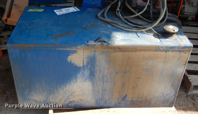 image for item DM0542 (2) fuel tanks