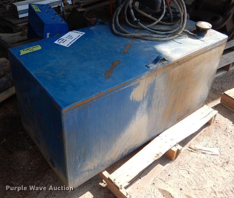 image for item DM0542 (2) fuel tanks