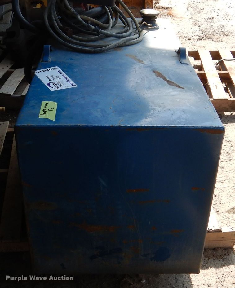 image for item DM0542 (2) fuel tanks