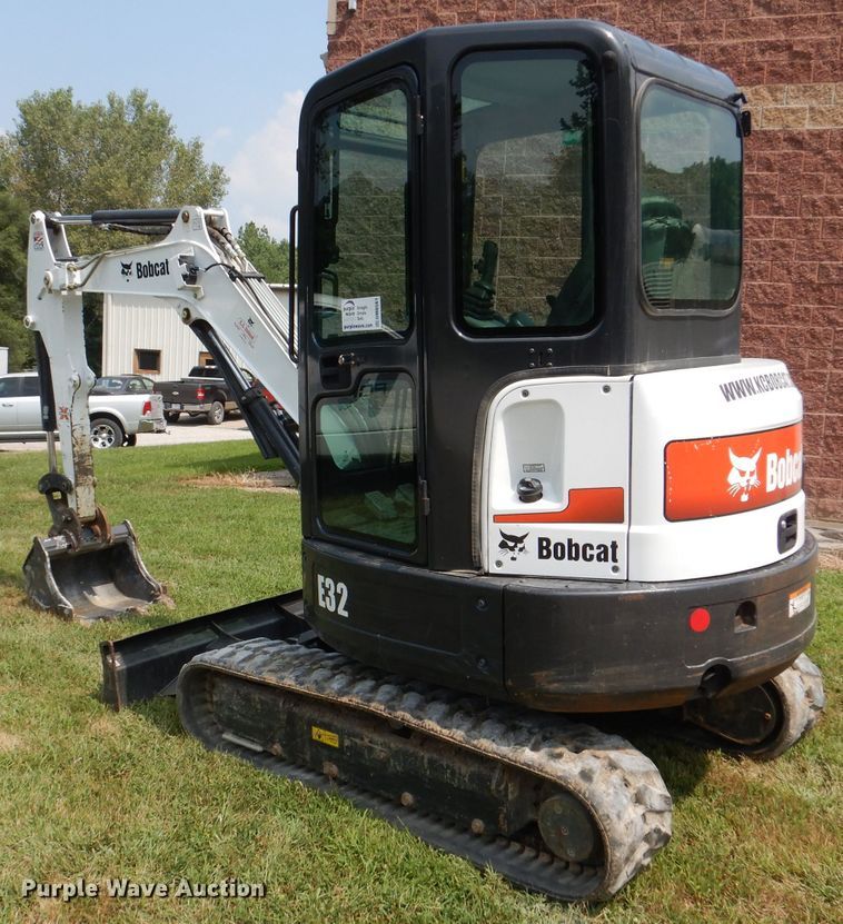 image for item DM0561 2012 Bobcat E32  mini excavator