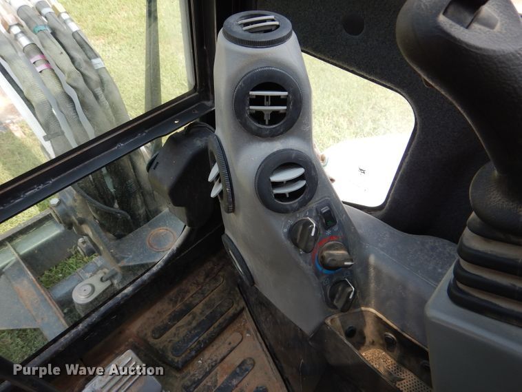 image for item DM0561 2012 Bobcat E32  mini excavator