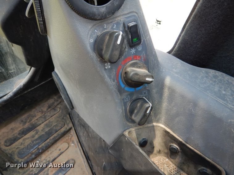 image for item DM0561 2012 Bobcat E32  mini excavator