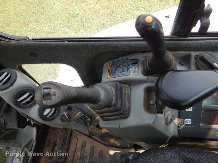 image for item DM0561 2012 Bobcat E32  mini excavator