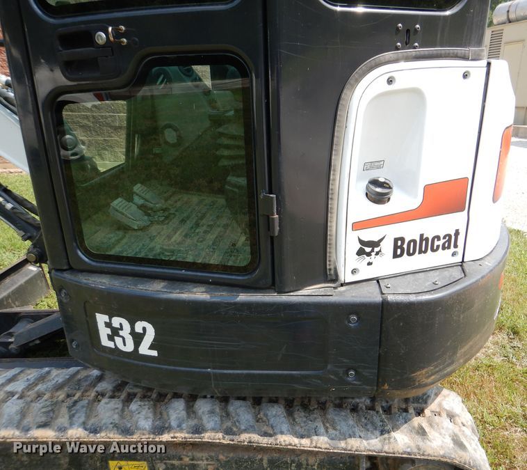 image for item DM0561 2012 Bobcat E32  mini excavator