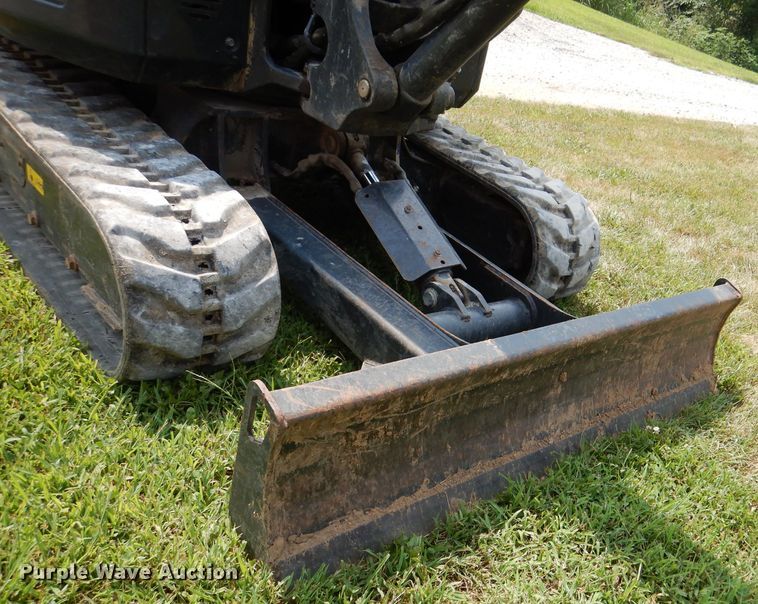 image for item DM0561 2012 Bobcat E32  mini excavator