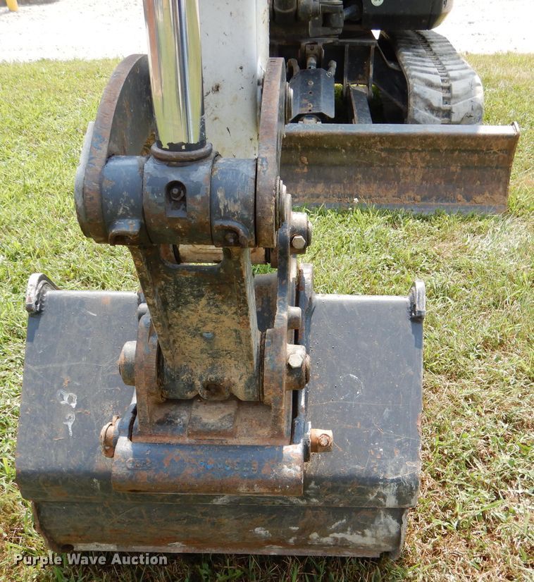 image for item DM0561 2012 Bobcat E32  mini excavator