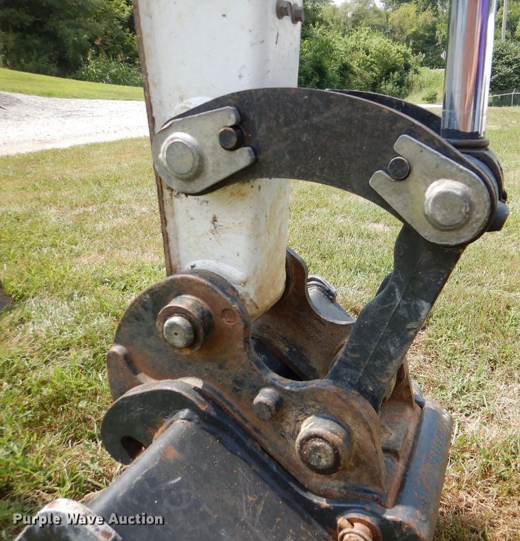 image for item DM0561 2012 Bobcat E32  mini excavator