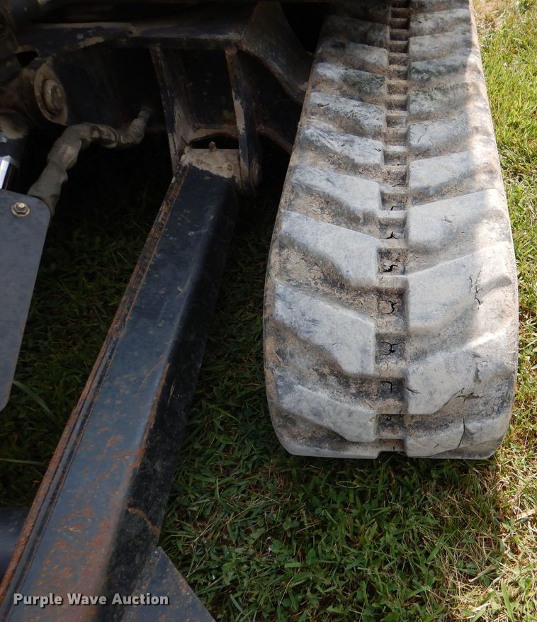 image for item DM0561 2012 Bobcat E32  mini excavator