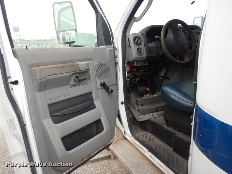 image for item DM2931 2010 Ford Econoline E450  shuttle bus