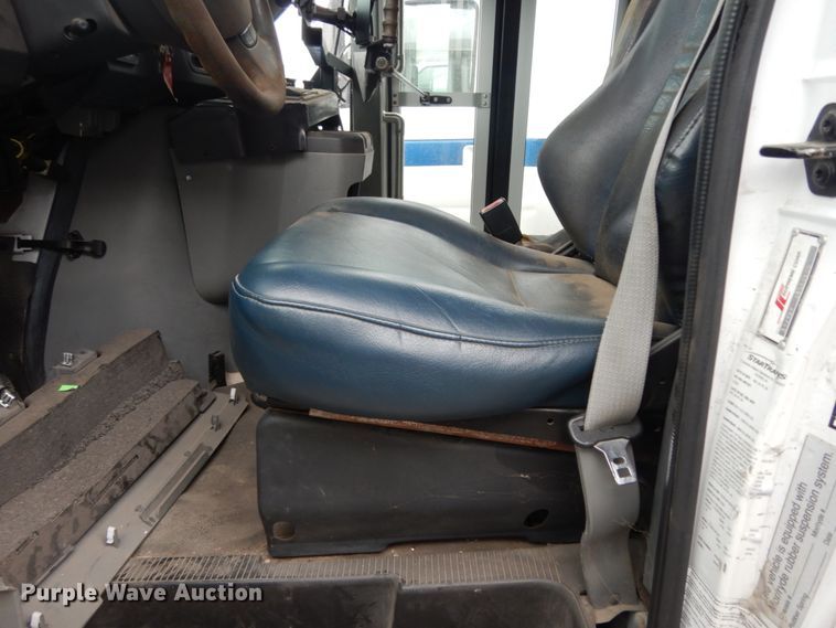 image for item DM2931 2010 Ford Econoline E450  shuttle bus