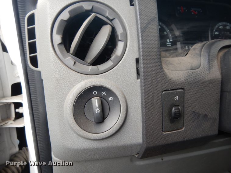 image for item DM2931 2010 Ford Econoline E450  shuttle bus