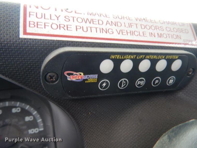 image for item DM2931 2010 Ford Econoline E450  shuttle bus