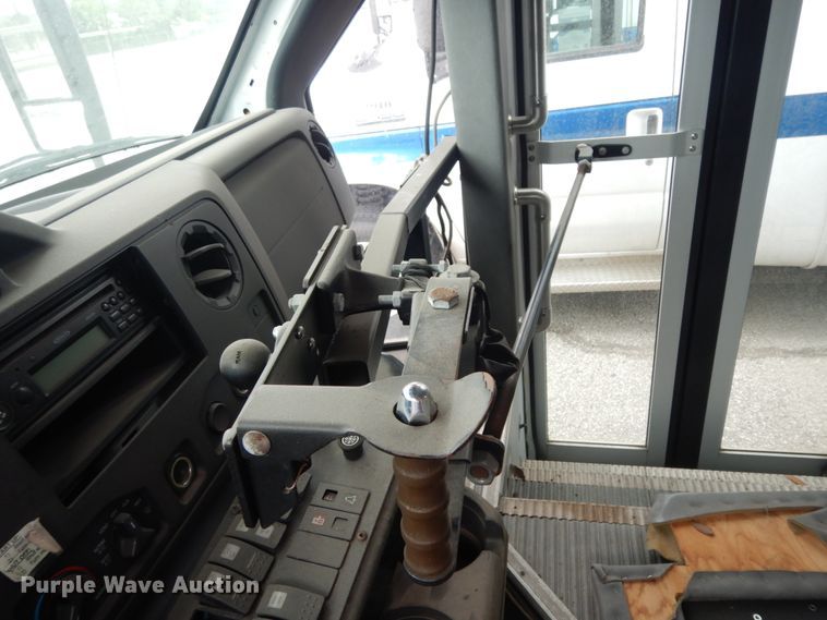 image for item DM2931 2010 Ford Econoline E450  shuttle bus