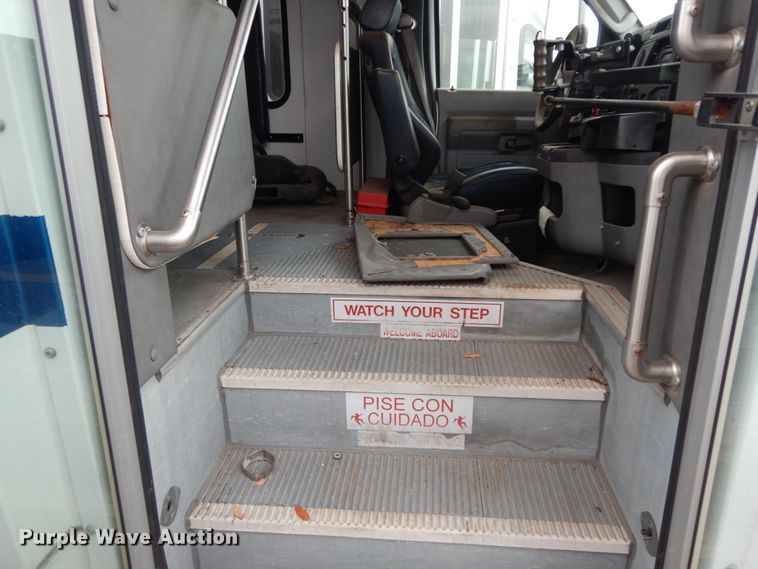 image for item DM2931 2010 Ford Econoline E450  shuttle bus