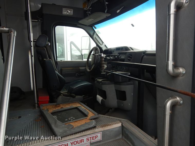 image for item DM2931 2010 Ford Econoline E450  shuttle bus