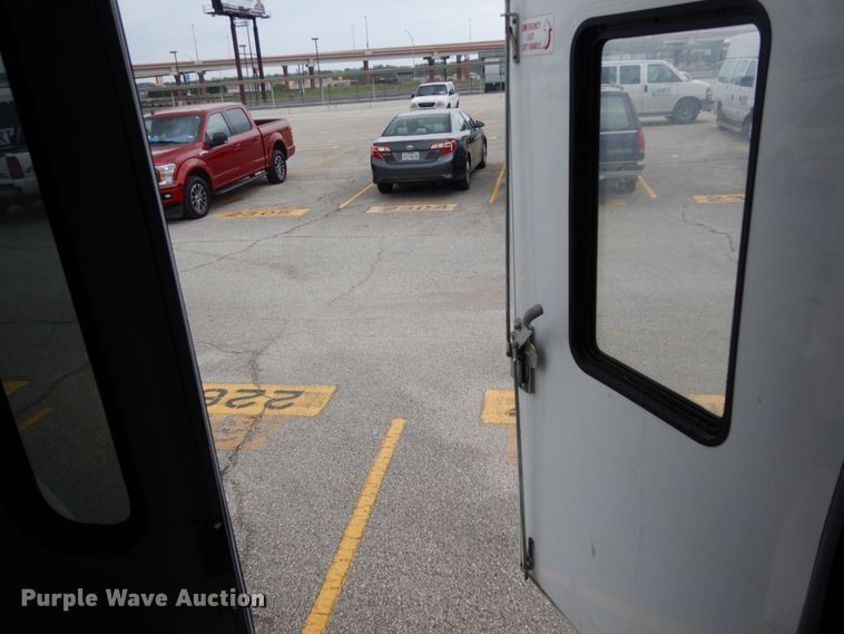 image for item DM2931 2010 Ford Econoline E450  shuttle bus