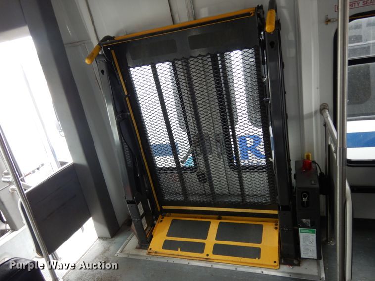 image for item DM2931 2010 Ford Econoline E450  shuttle bus