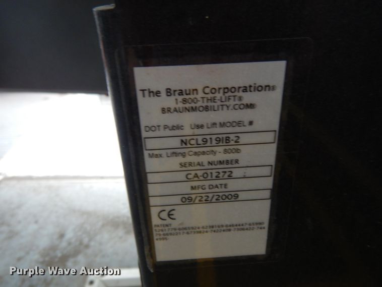 image for item DM2931 2010 Ford Econoline E450  shuttle bus