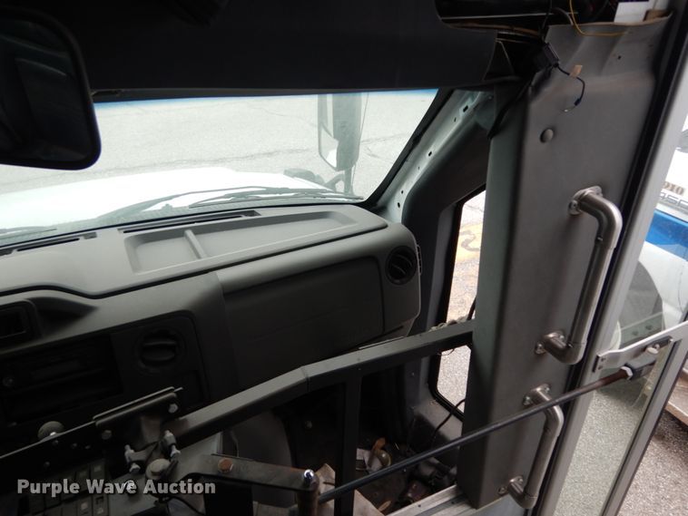 image for item DM2931 2010 Ford Econoline E450  shuttle bus