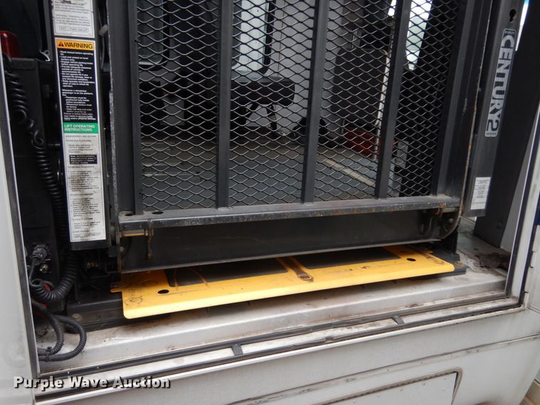 image for item DM2931 2010 Ford Econoline E450  shuttle bus