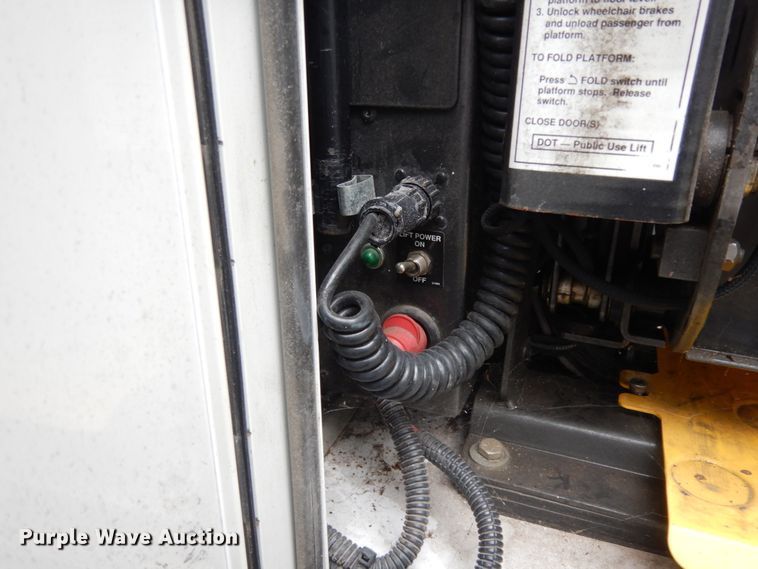 image for item DM2931 2010 Ford Econoline E450  shuttle bus