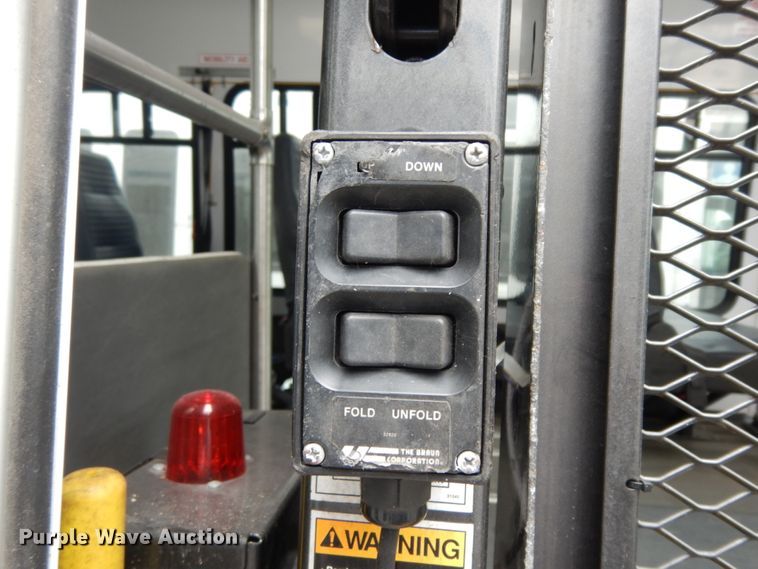 image for item DM2931 2010 Ford Econoline E450  shuttle bus