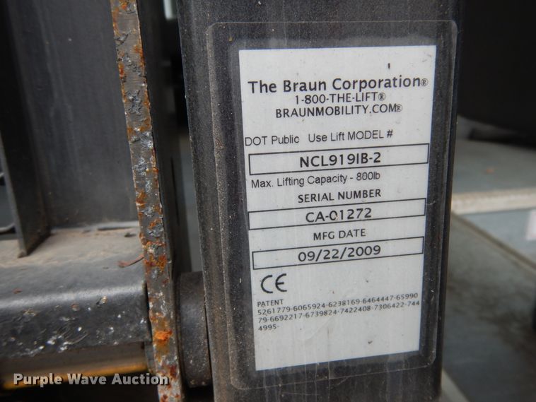 image for item DM2931 2010 Ford Econoline E450  shuttle bus