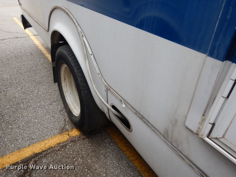 image for item DM2931 2010 Ford Econoline E450  shuttle bus