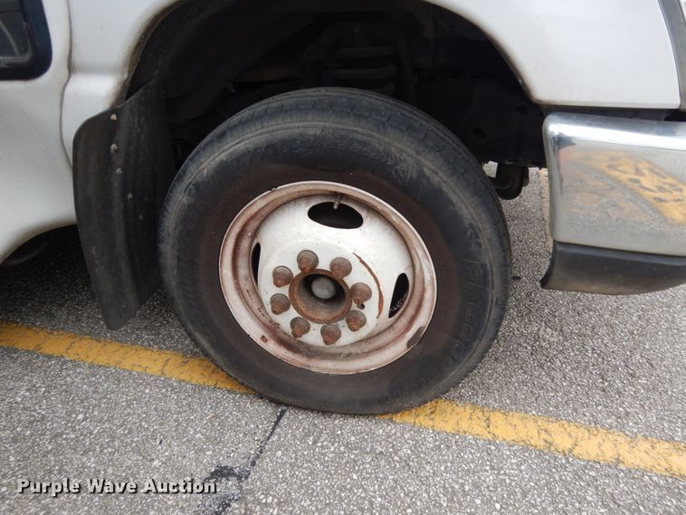 image for item DM2931 2010 Ford Econoline E450  shuttle bus