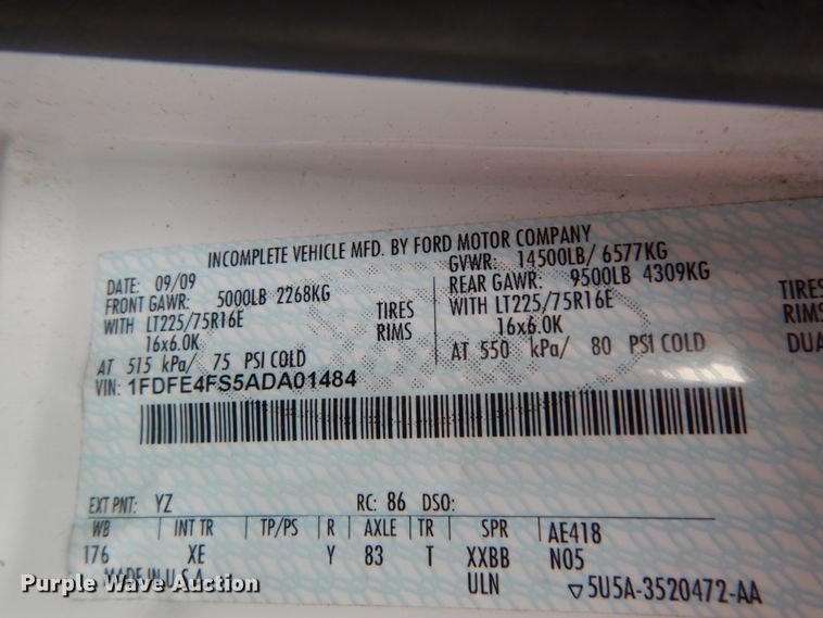 image for item DM2931 2010 Ford Econoline E450  shuttle bus