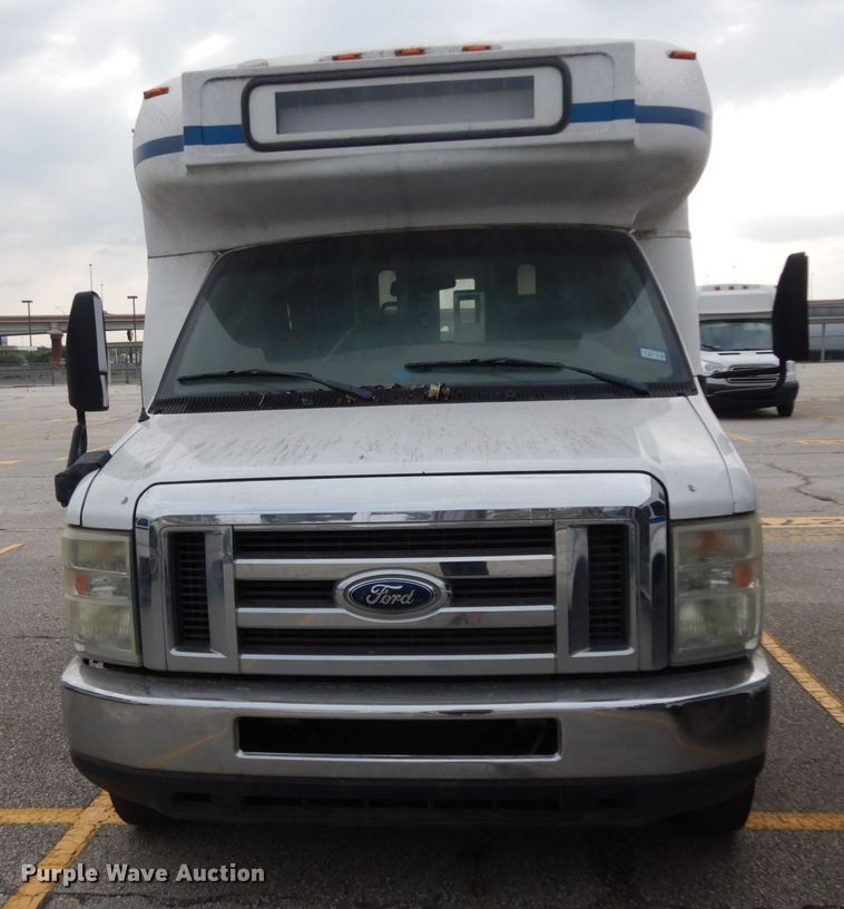 image for item DM2935 2009 Ford E450  shuttle bus