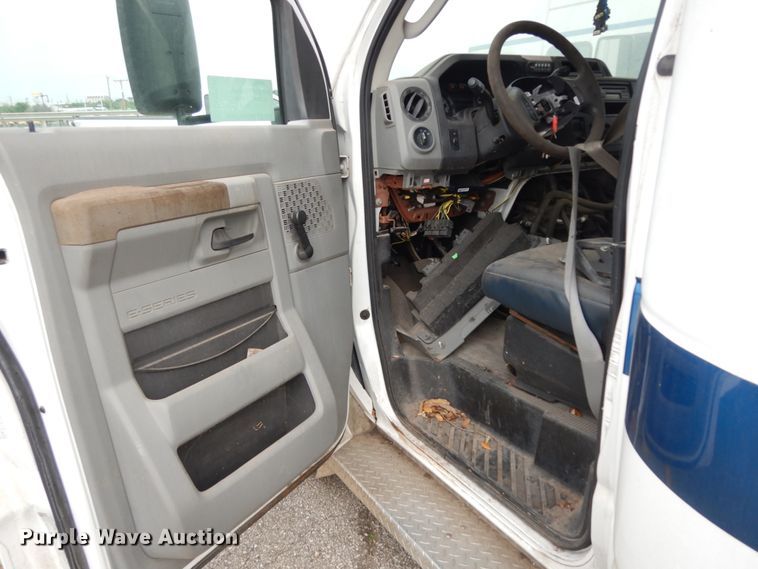 image for item DM2935 2009 Ford E450  shuttle bus