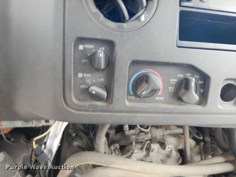 image for item DM2935 2009 Ford E450  shuttle bus