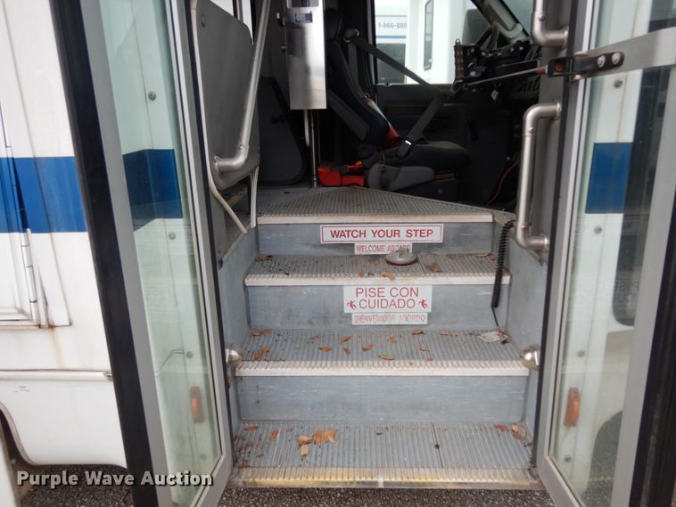 image for item DM2935 2009 Ford E450  shuttle bus