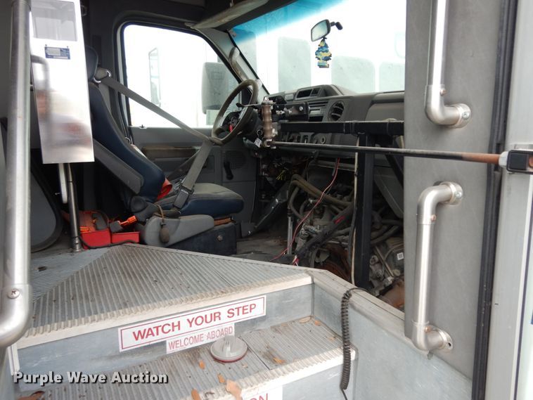 image for item DM2935 2009 Ford E450  shuttle bus
