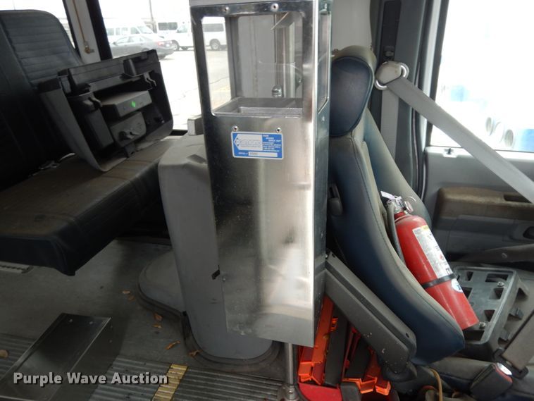 image for item DM2935 2009 Ford E450  shuttle bus