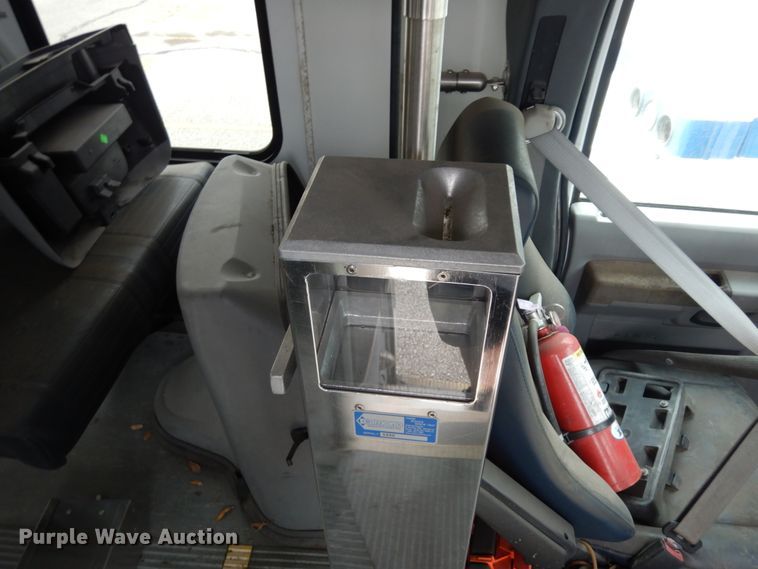 image for item DM2935 2009 Ford E450  shuttle bus