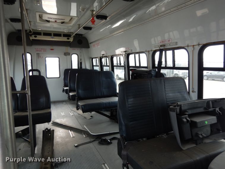 image for item DM2935 2009 Ford E450  shuttle bus