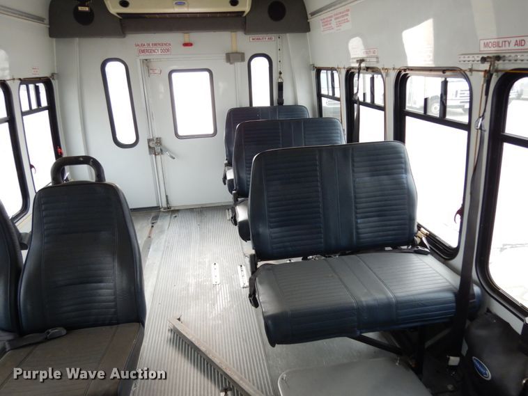 image for item DM2935 2009 Ford E450  shuttle bus