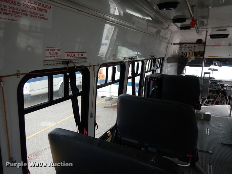 image for item DM2935 2009 Ford E450  shuttle bus