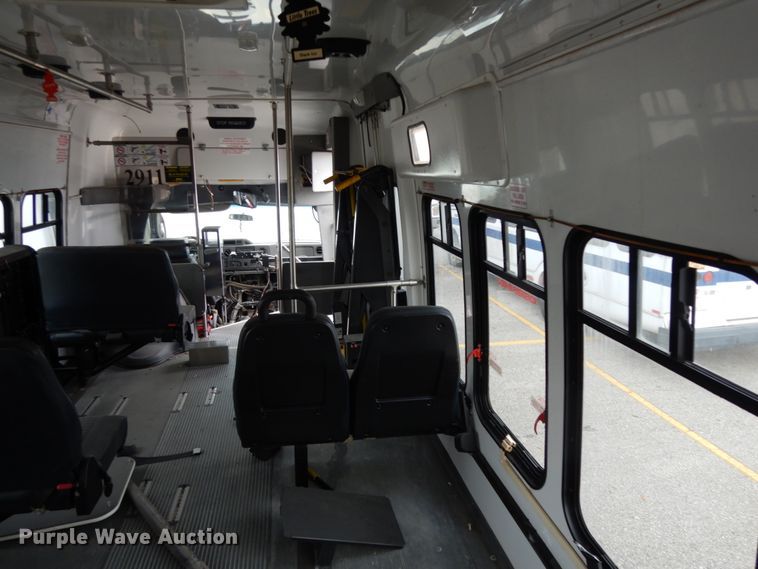 image for item DM2935 2009 Ford E450  shuttle bus