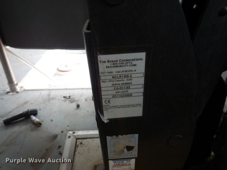 image for item DM2935 2009 Ford E450  shuttle bus