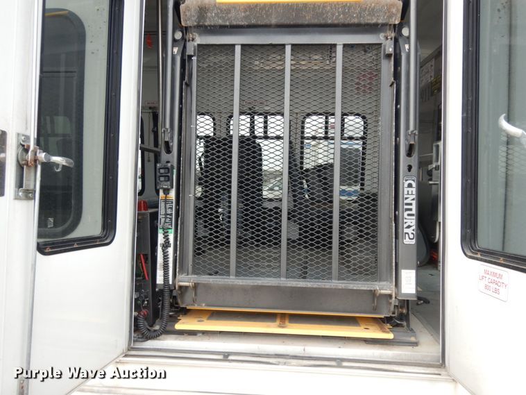 image for item DM2935 2009 Ford E450  shuttle bus