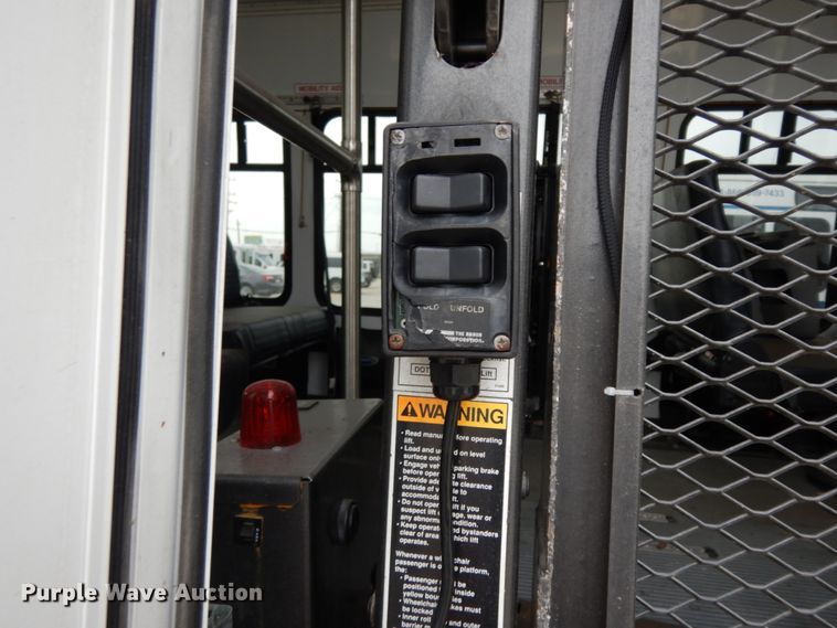 image for item DM2935 2009 Ford E450  shuttle bus