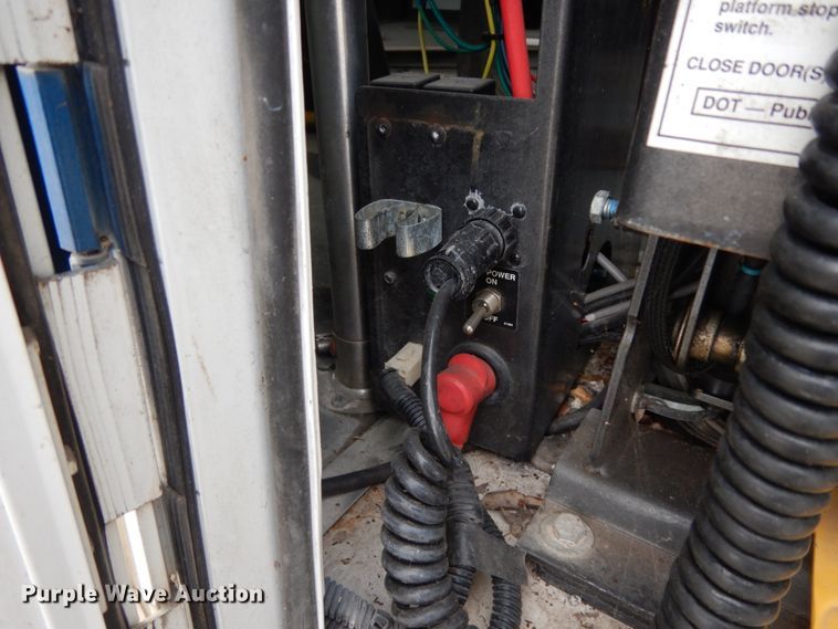 image for item DM2935 2009 Ford E450  shuttle bus