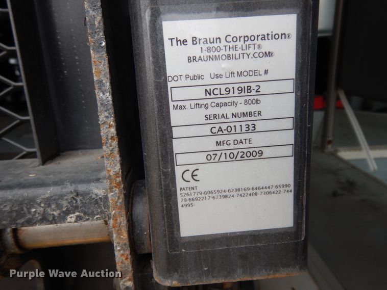 image for item DM2935 2009 Ford E450  shuttle bus